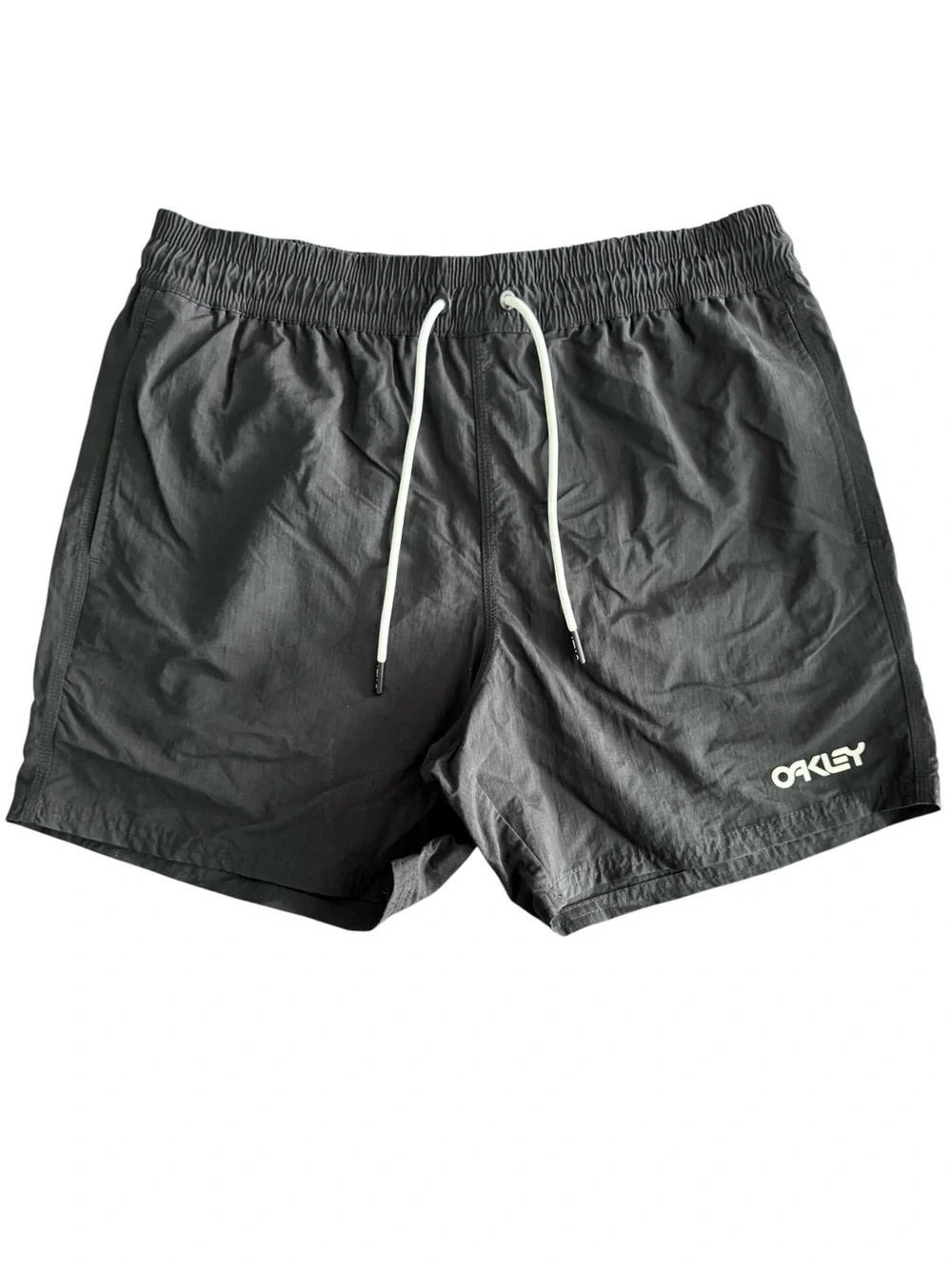NWOT Oakley Beach Volley 16